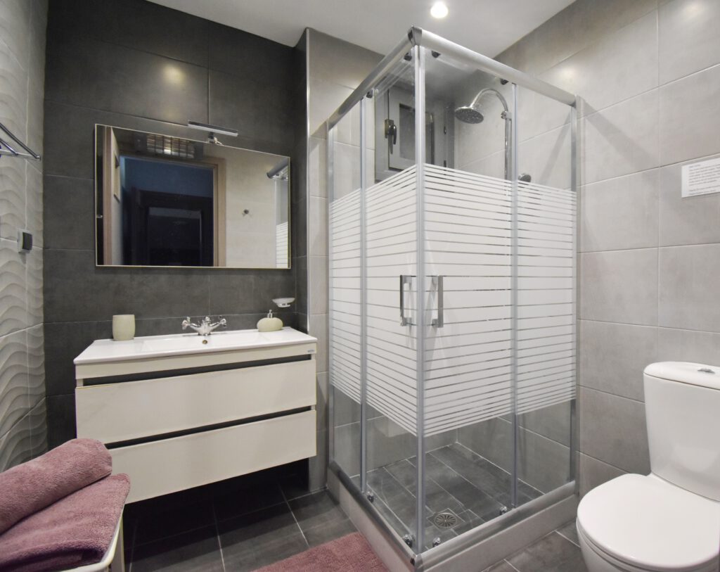 eastcoast-apartment-rhodes-ilios-bathroom (1)